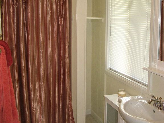 7-Bathroom 2
