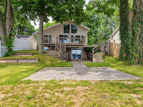 2nd image of 7042 Kitson Dr NE