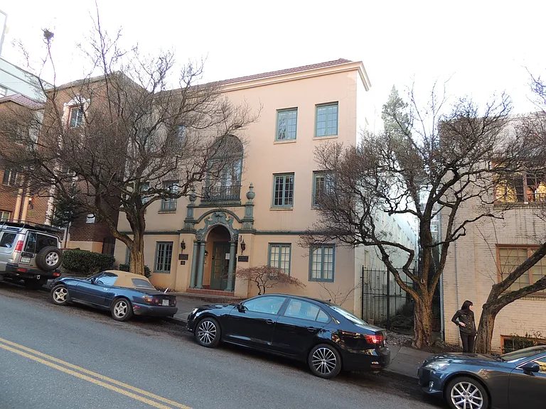 Charmain Apartments — Photo 6