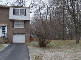 502 Penbrooke Dr, Penfield, NY 14526