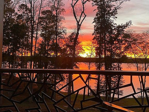 3rd image of 1130 Sunset Dr