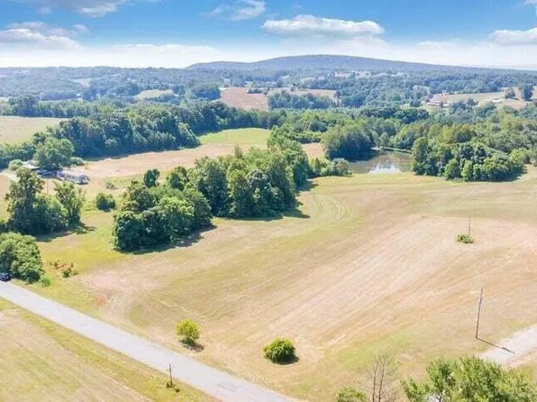 217 Tobacco Rd, Glade Hill, VA 24092
