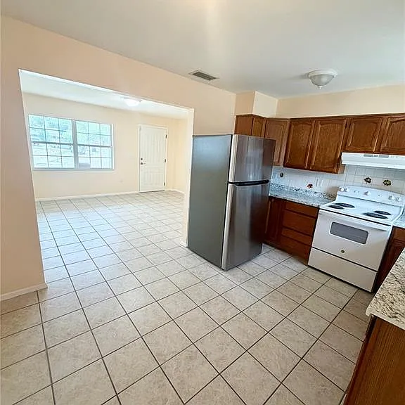 506 Holt Cir — Photo 17