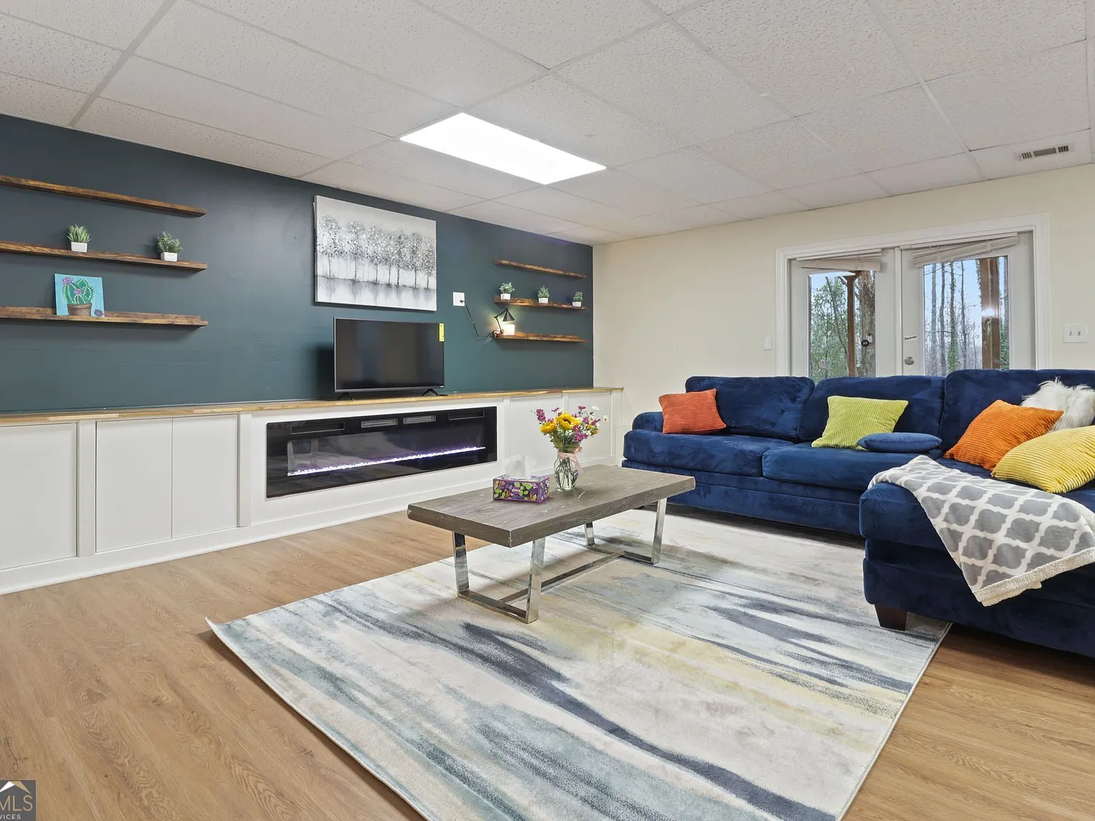 2 bed, 1.0 bath, 2552 sqft, $1,600 — Photo 3