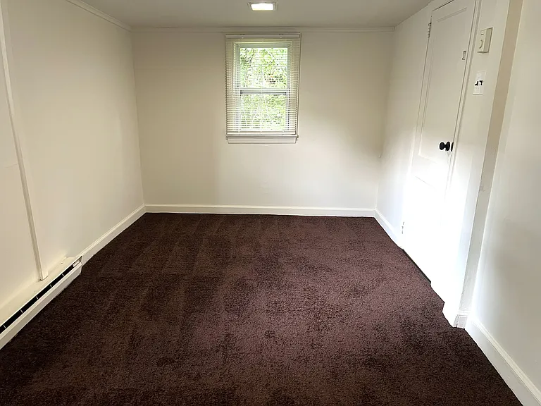 21 Maple Ave — Photo 5