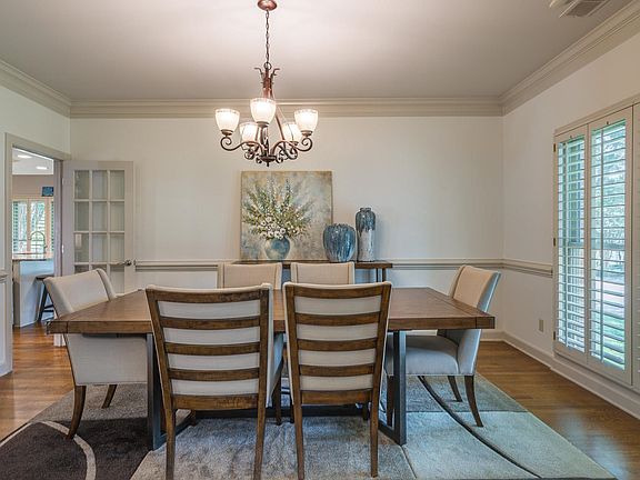 4th image of 8776 Somerset Ln