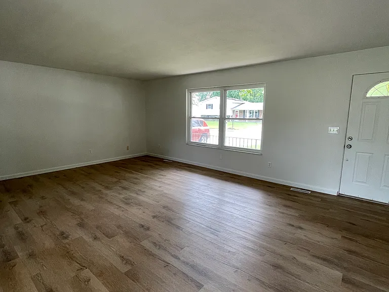 105 Chateau Dr — Photo 6