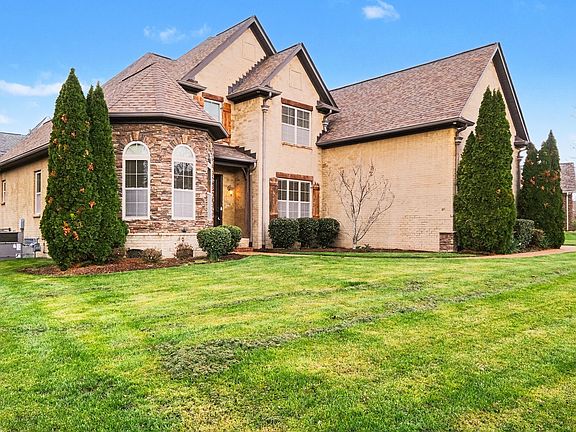 2nd image of 1017 Alice Springs Cir