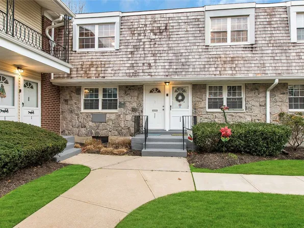 2407 Wilshire Lane #2407, Oakdale, NY 11769