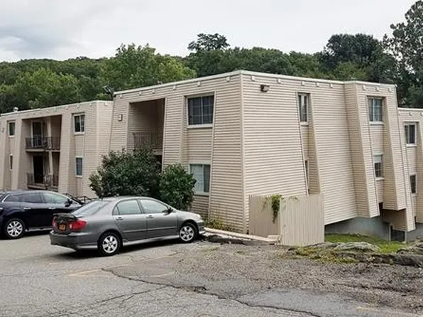 303 Fox Run Ln, Patterson, NY 12563