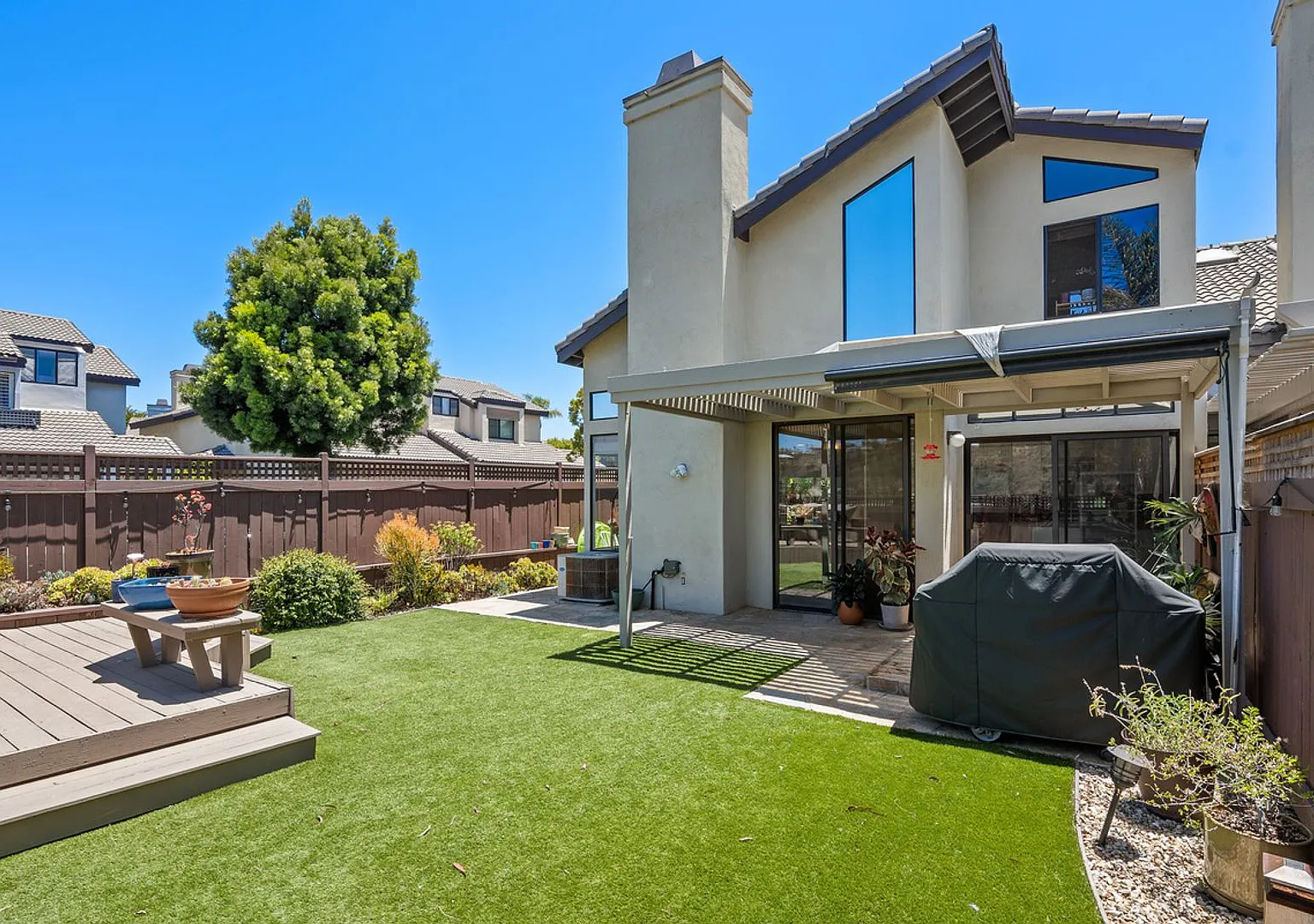 Spacious townhouse with private yard and garage. Near USD and Fashion Valley — Photo 1