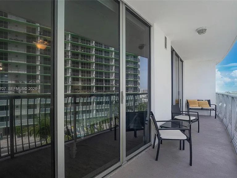 1750 N Bayshore Dr #1405 — Photo 34