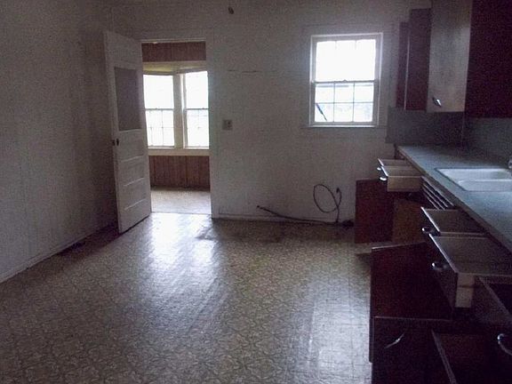 4th image of 407 N Main St