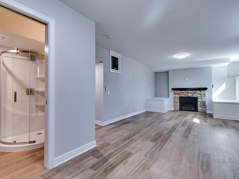 822 W Lakeside St — Photo 9