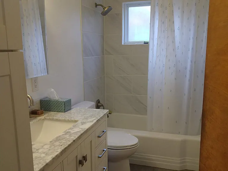 801 Valencia Dr NE — Photo 11