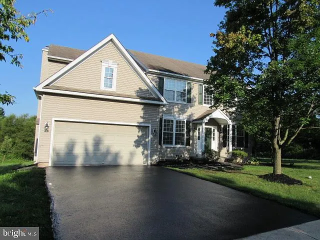 1045 Fallbrook Ln