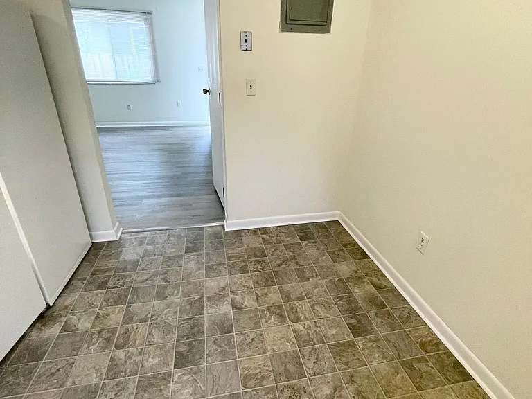 135 E Maynard Ave — Photo 9