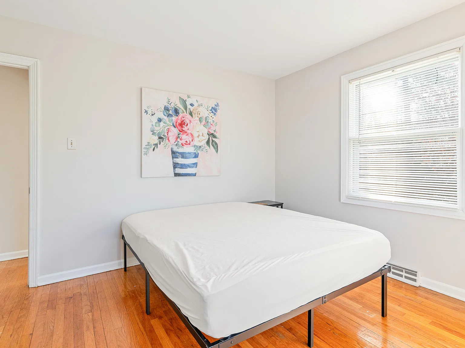 4 bed, 2.0 bath, 2080 sqft, $936 — Photo 2