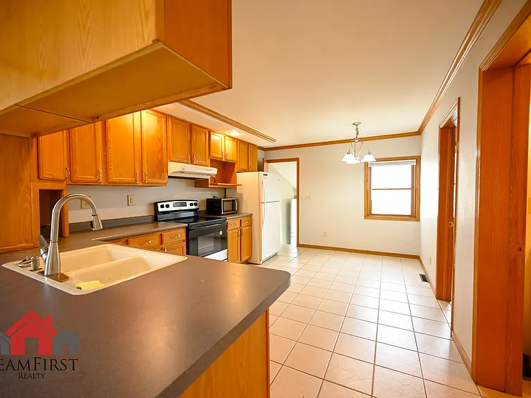 608 Central St — Photo 9