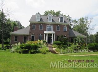 3820 Falling Tree Ct, Rochester, MI 48306