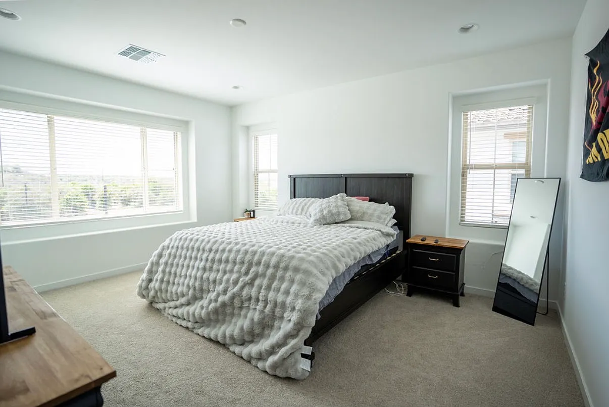 3529 E Rollins St — Photo 2