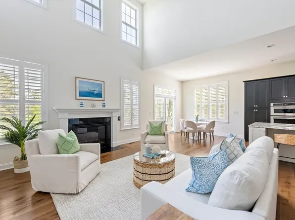 35 Briarwood, Plymouth, MA 02360