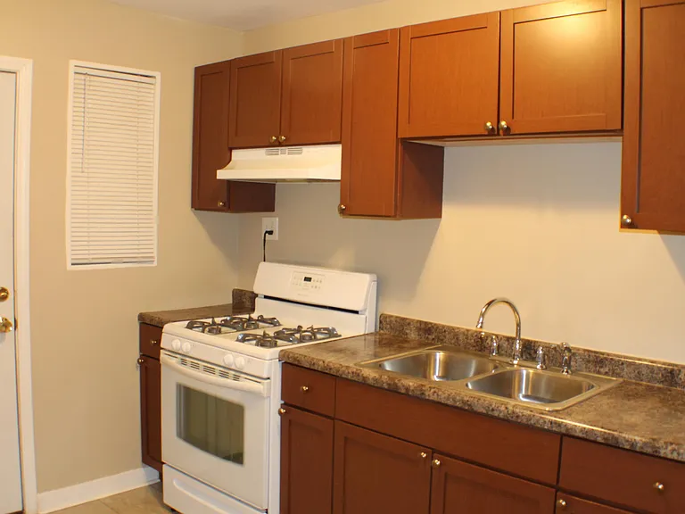 741 Walnut St #1 — Photo 4