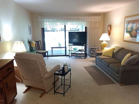 3rd image of 7446 Pinegrove Dr #58