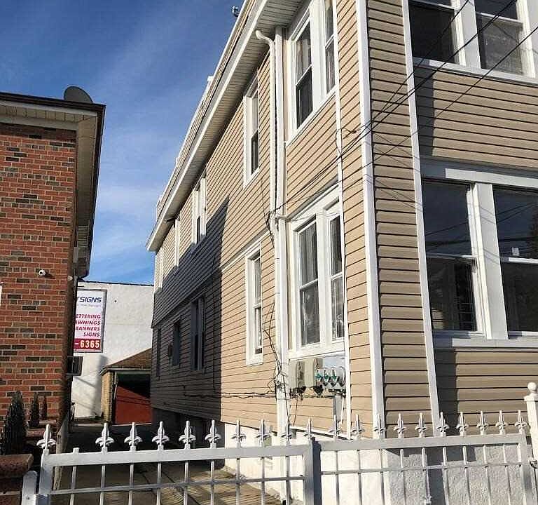 2nd image of 11140 112th St