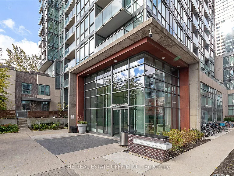 15 Fort York Blvd #4212 — Photo 23