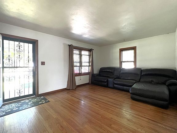 3rd image of 405 Liberty Blvd