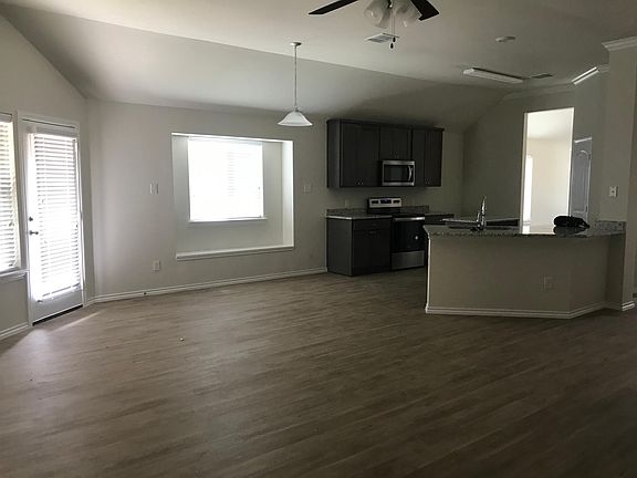 5th image of 418 Greenhaven Dr