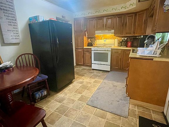 3rd image of 39 East Ave