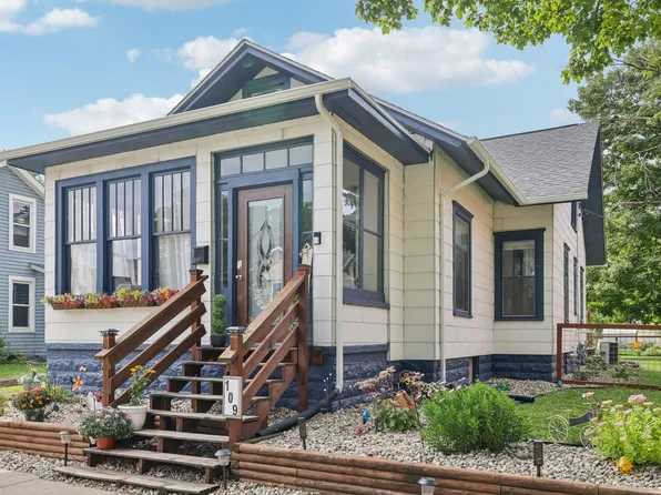 109 S 1st St, Evansville, WI 53536