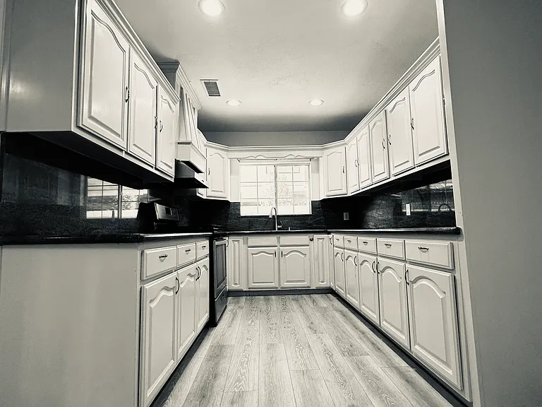 6742 Radford Ave — Photo 14