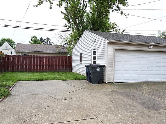 3rd image of 450 Lindenwood Ave