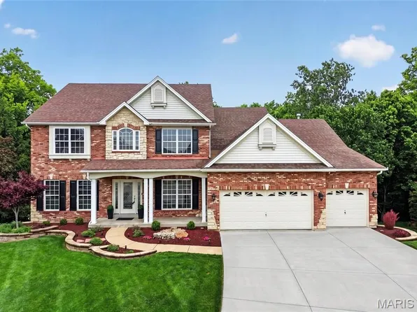 1050 Brook Mont Dr, O'Fallon, MO 63366