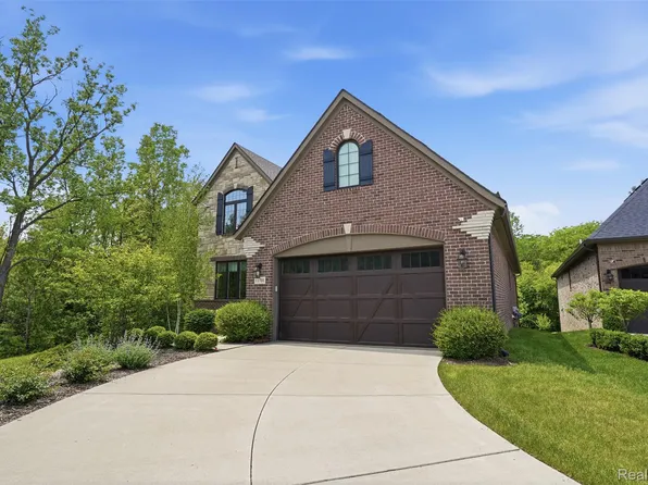 11701 Tuscany Ct, Plymouth, MI 48170