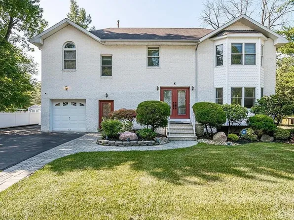 5 Hollywood St, Edison, NJ 08820