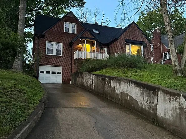 1725 Massey Cir, South Charleston, WV 25303