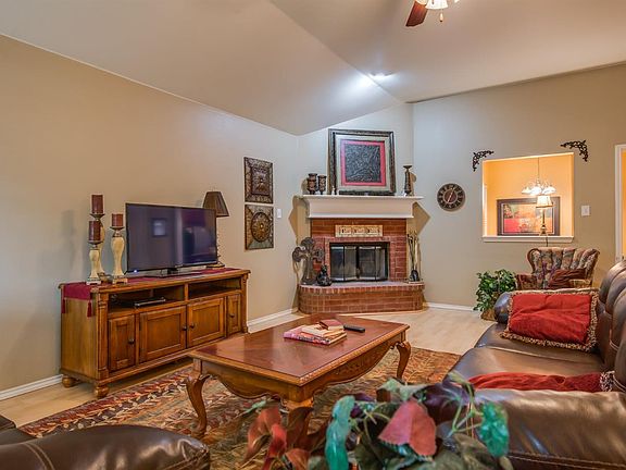 4th image of 10809 Detroit Ave