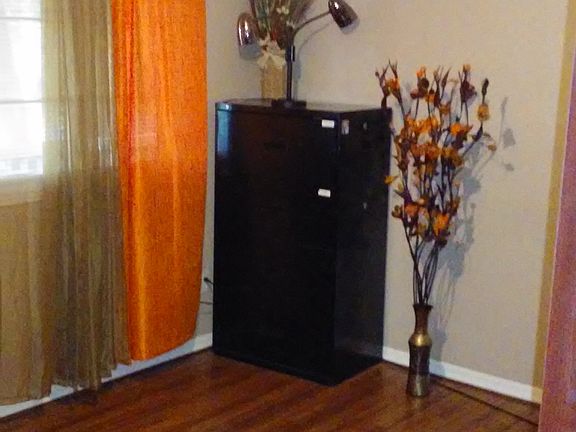 Large Great Room Area!!
