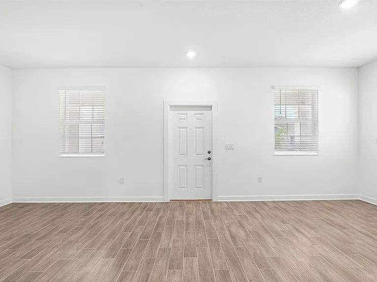 3053 Ella Way — Photo 7