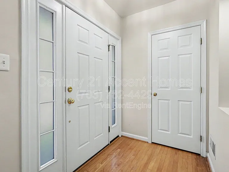 968 Harrison Cir — Photo 3