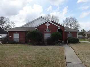 5242 Lakeshore Dr, Willis, TX 77318