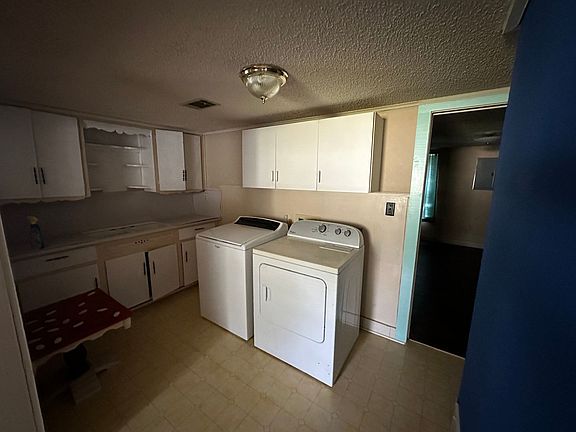 5th image of 1401 N Frankfort Ave