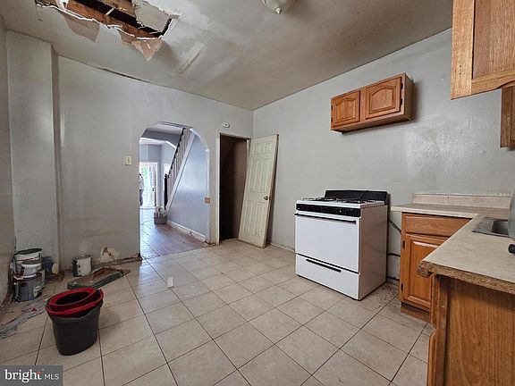 5th image of 2831 N Howard St