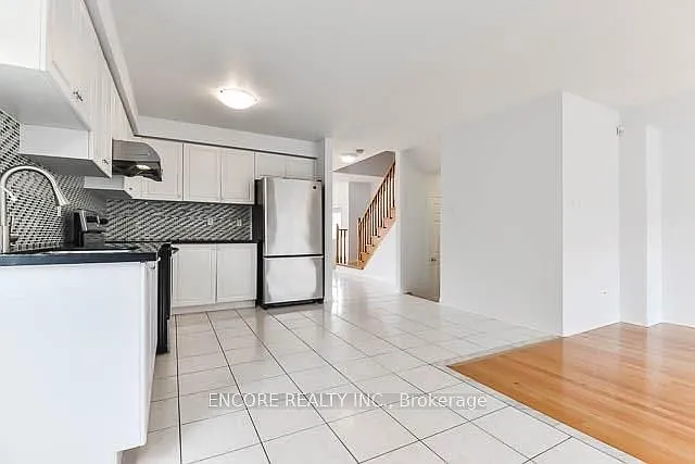 1006 Bur Oak Ave — Photo 7