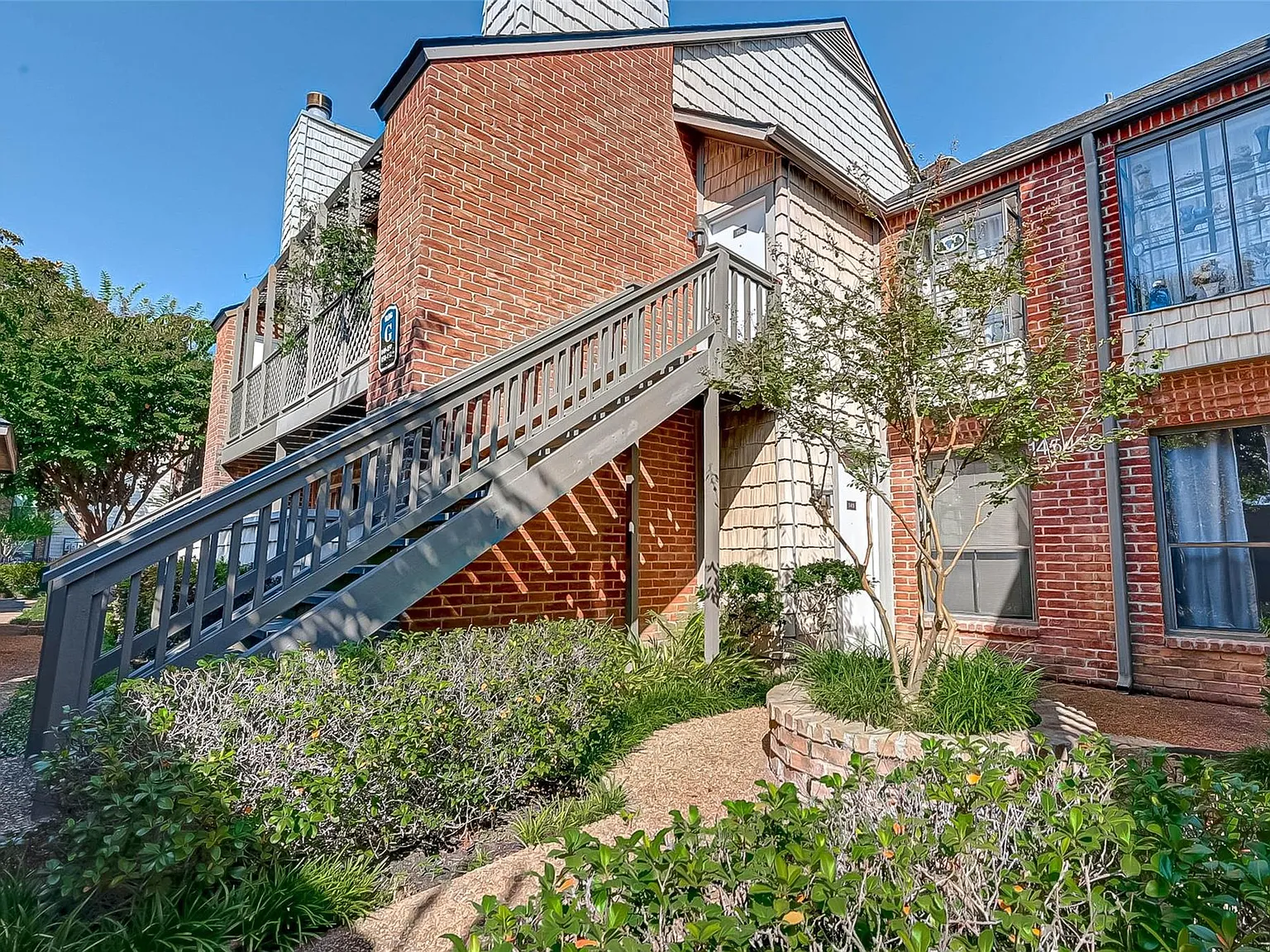 2829 Timmons Ln — Photo 4