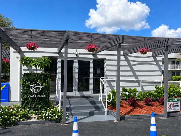 Lake House Apartments, 2601 NW 207th St #22f44ce13, Miami Gardens, FL 33056